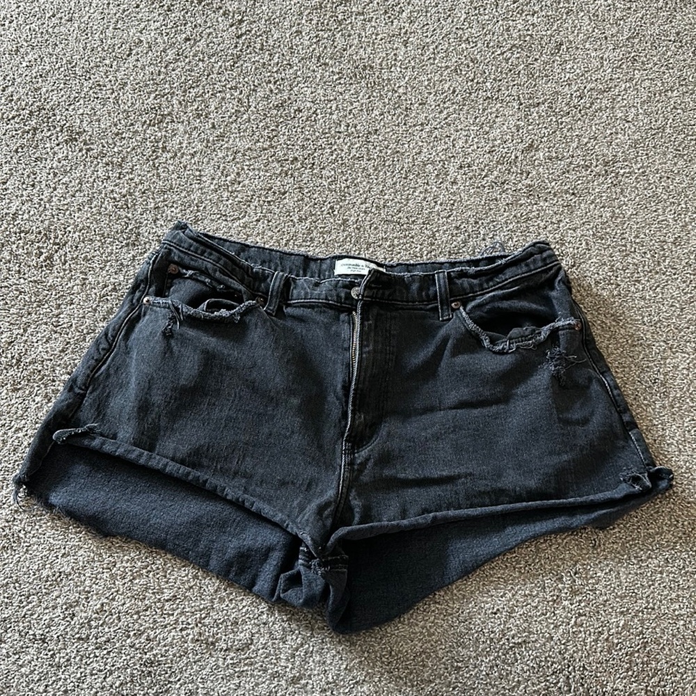 Minimally distressed curve love style mom shorts